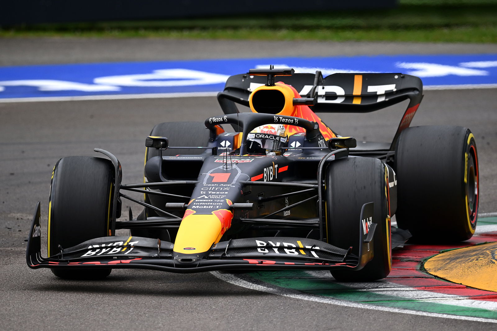 Hamilton Membantah Rumor Dirinya akan Tinggalkan Mercedes