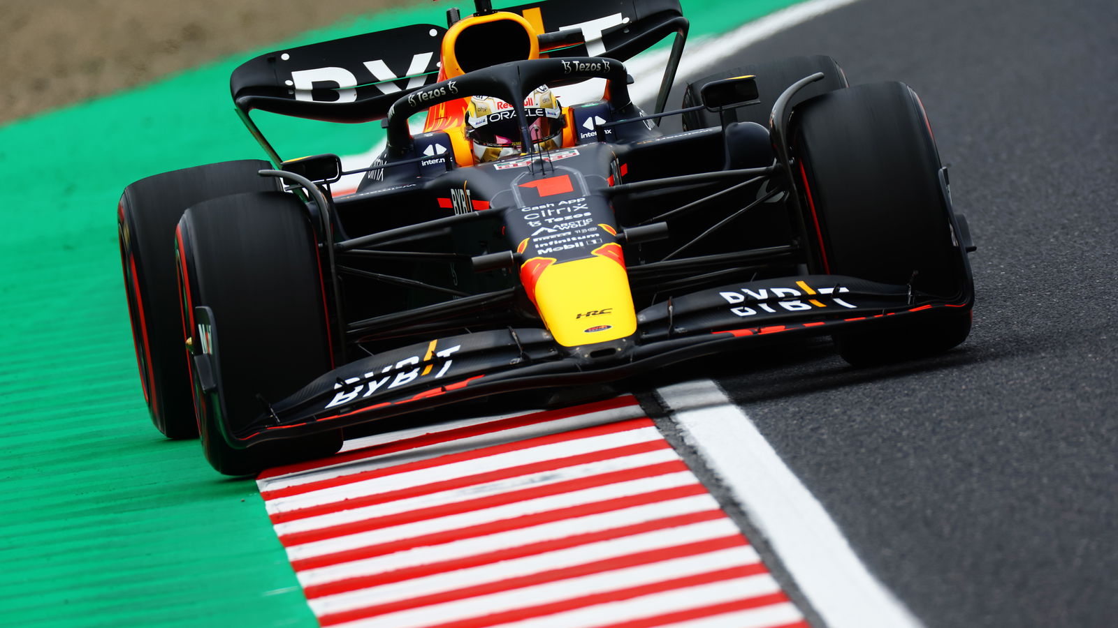 F1 GP Jepang: Verstappen Pimpin Sesi Kering dari Duo Ferrari