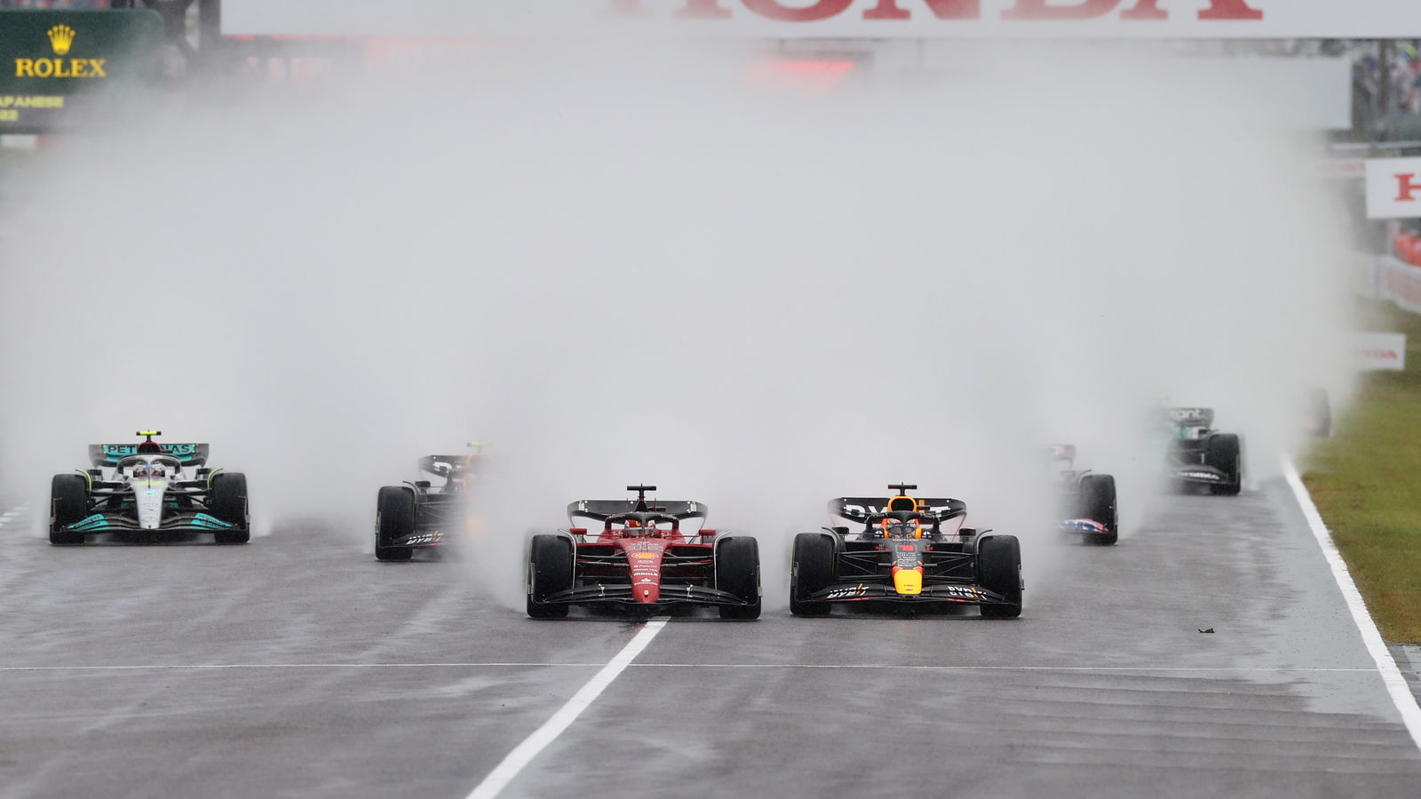 F1 GP Jepang Dihentikan setelah Hujan Deras Mengacaukan Start