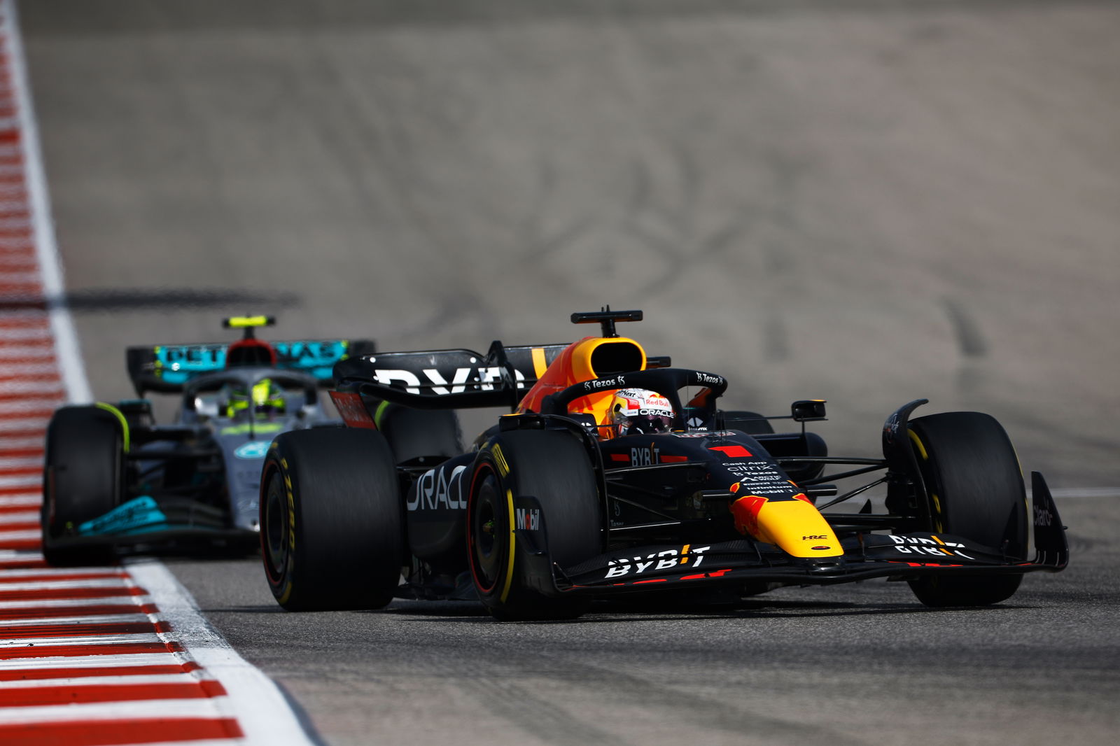 Hamilton Memperingatkan Verstappen 