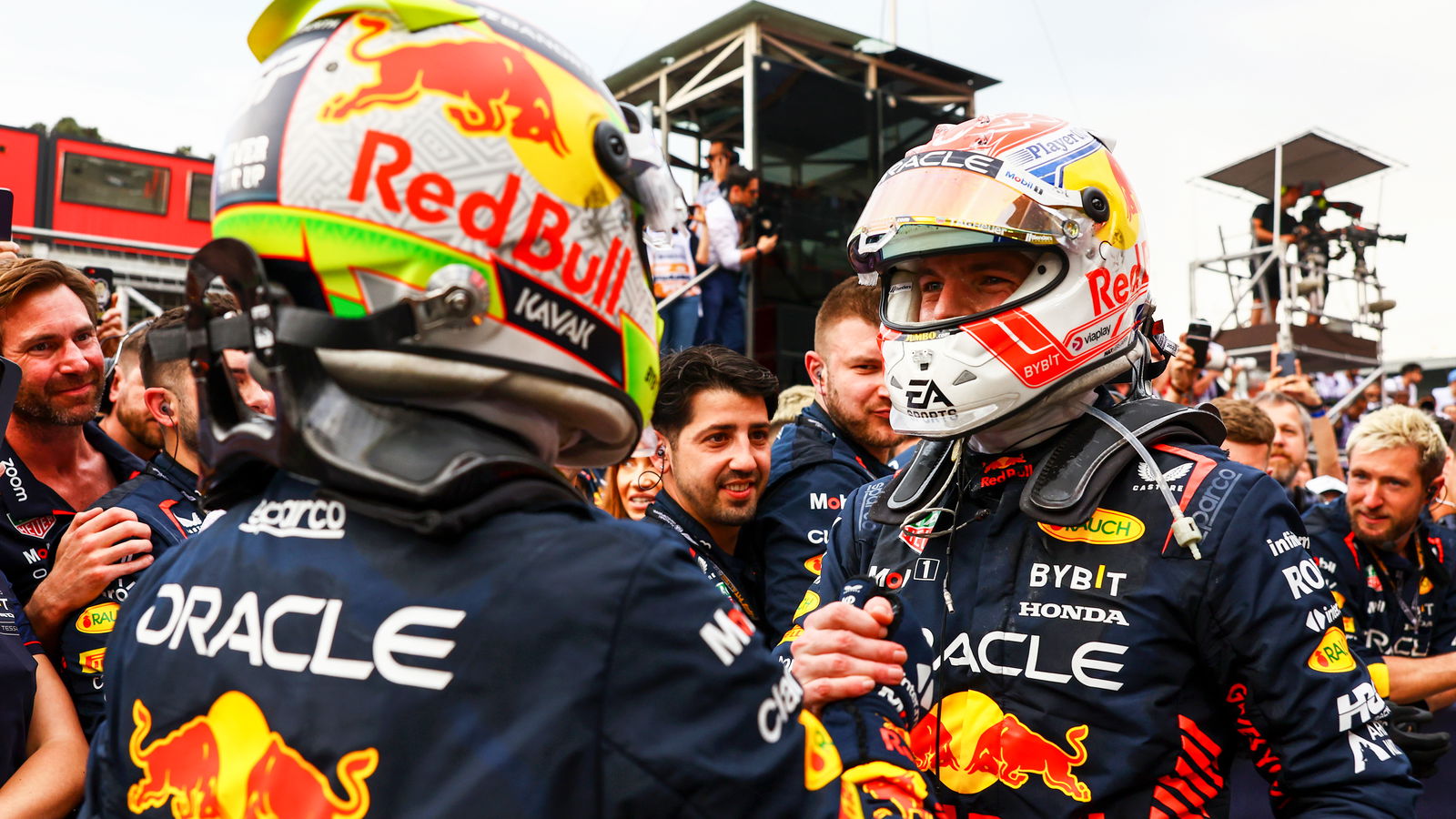 Perez Tegaskan Red Bull Membiarkannya Melawan Verstappen