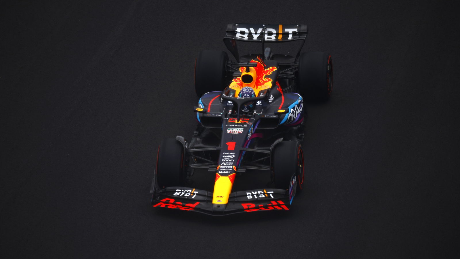 Verstappen sets ominous pace, Mercedes struggle in final practice