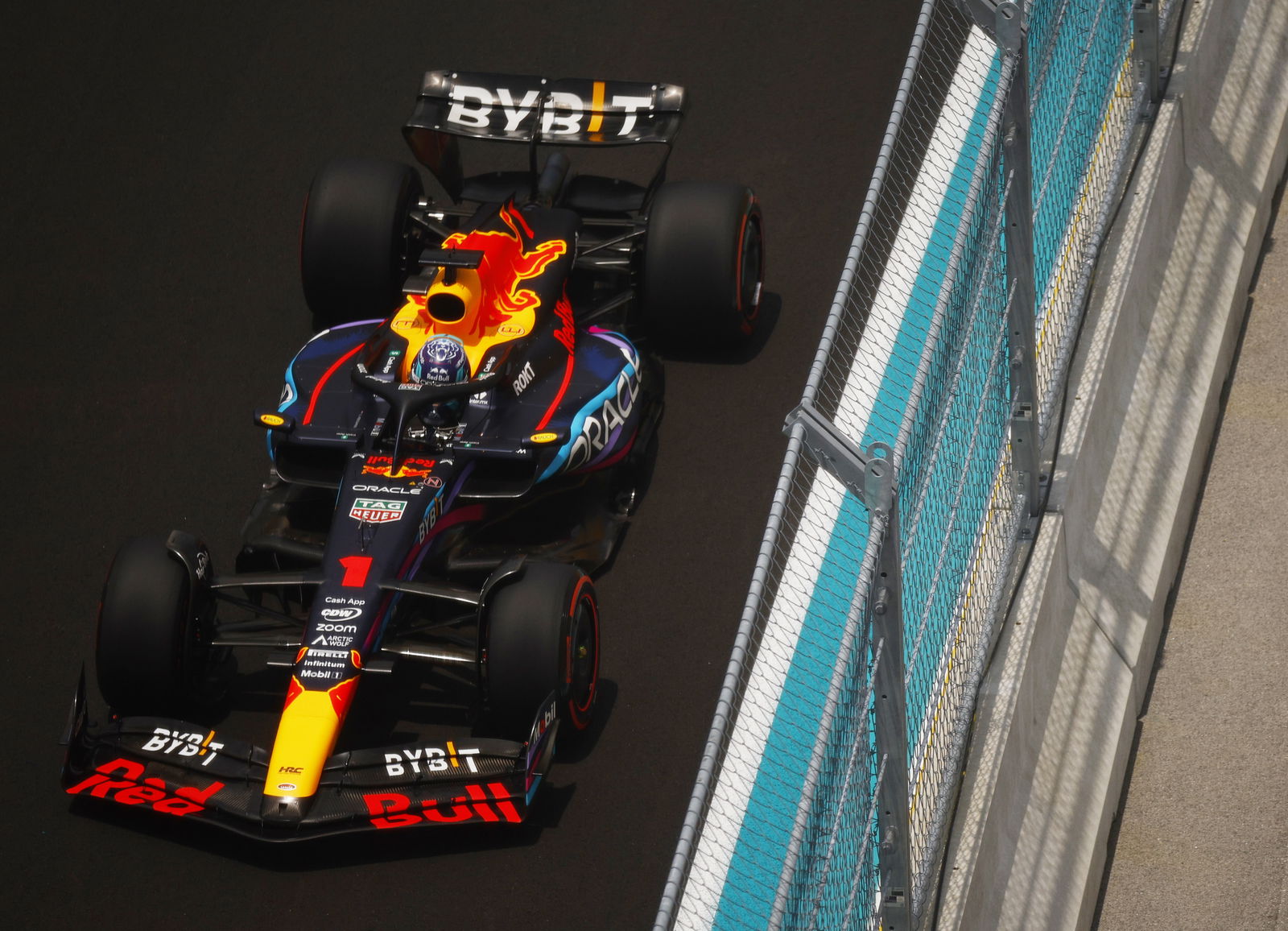 Musk di Red Bull, Bezos bergabung dengan pit wall McLaren saat miliarder mengunjungi Miami F1
