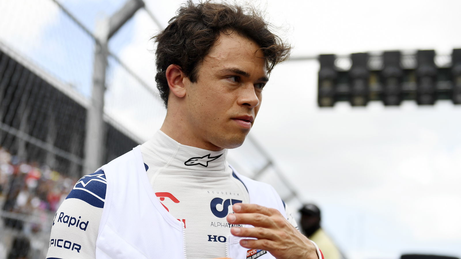 De Vries thanks helpers - including McLaren team member - after flood struggles