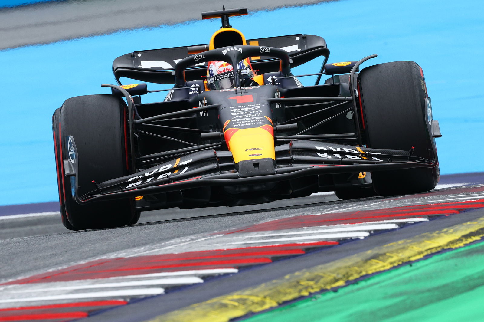 F1 GP Austria: Verstappen Menang setelah Pertarungan Panas Perez