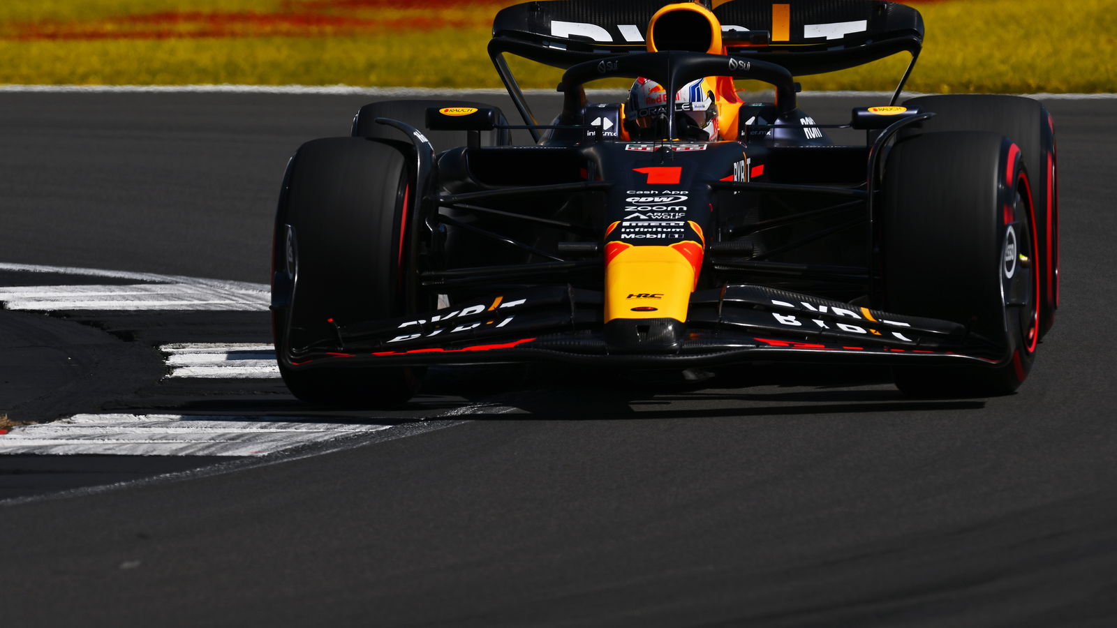 F1 GP Inggris: Debut Ban Baru, Verstappen Pimpin Red Bull 1-2