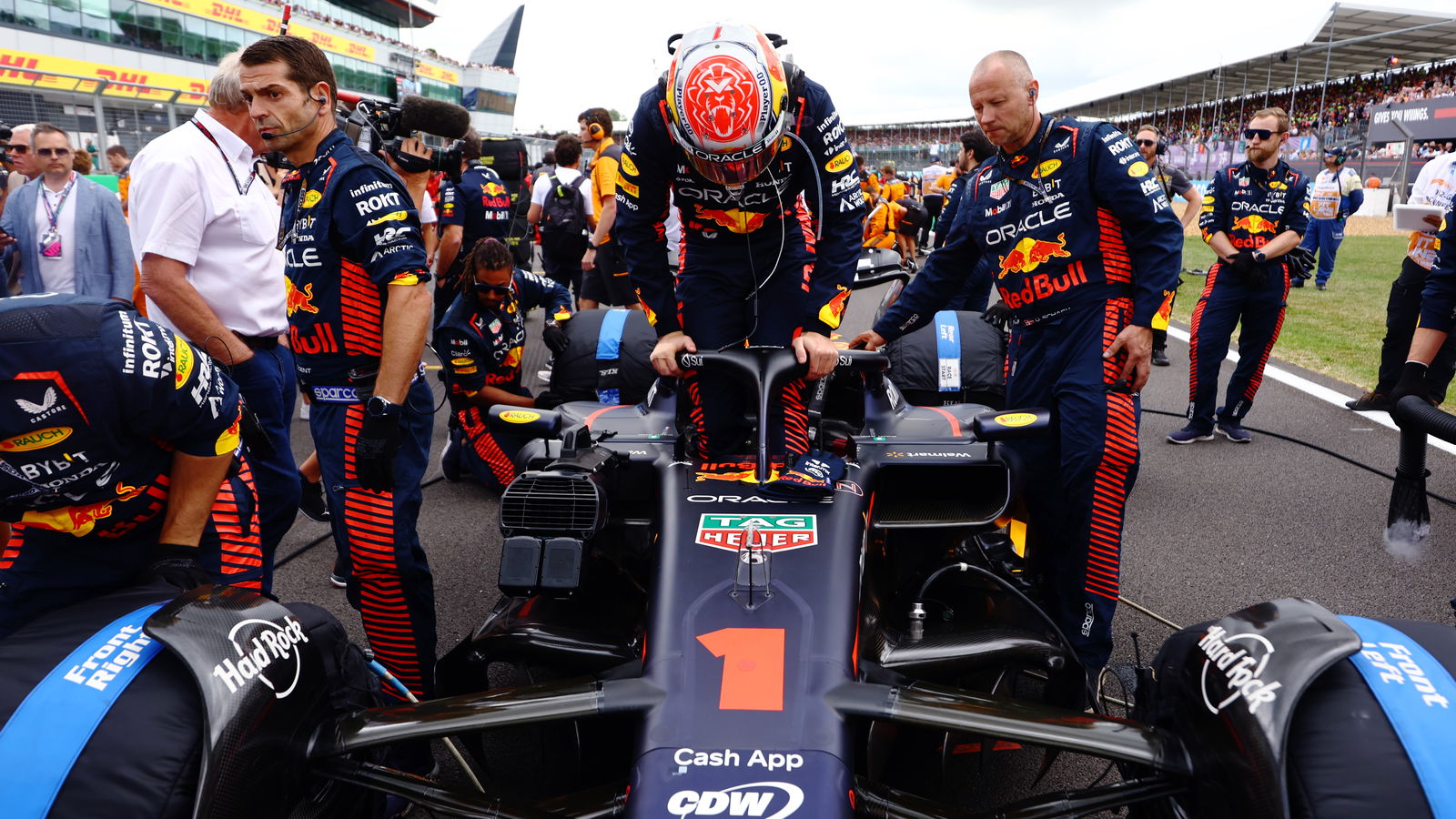 Verstappen warns F1 risks looking “stupid” by running “chewing gum” tyres