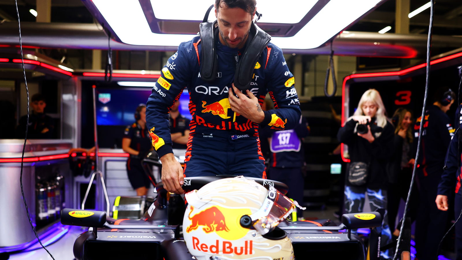 Horner reveals Ricciardo’s first Red Bull sim session was “a complete disaster