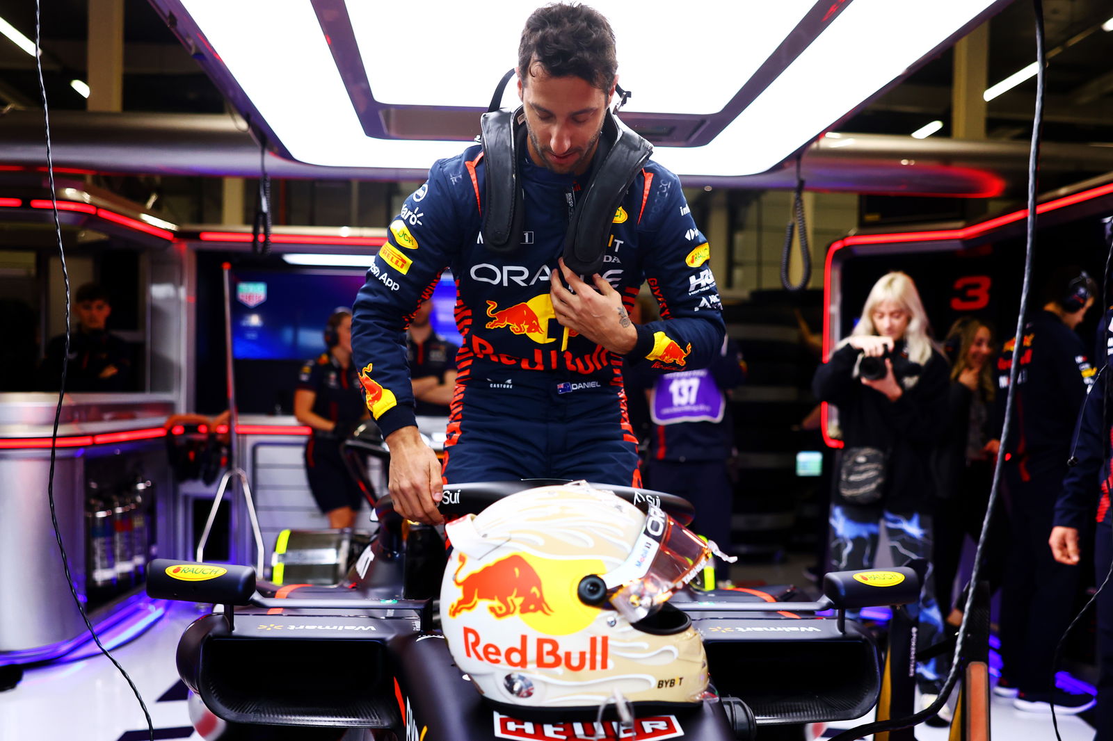 Secret friends? Horner explains viral photo with F1 rival Wolff