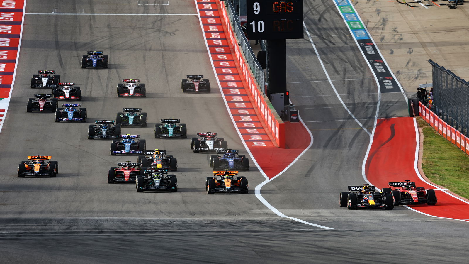 Leclerc Anggap Pertahanan Tikungan 1 Verstappen 