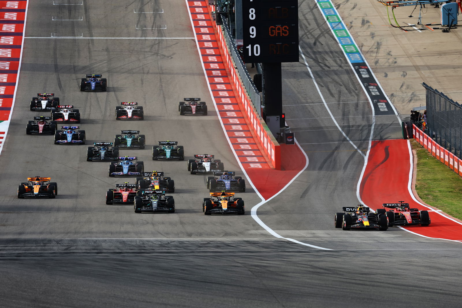 Hamilton: Red Bull pace “undeniable at the moment” | “Happy we’re a bit closer”