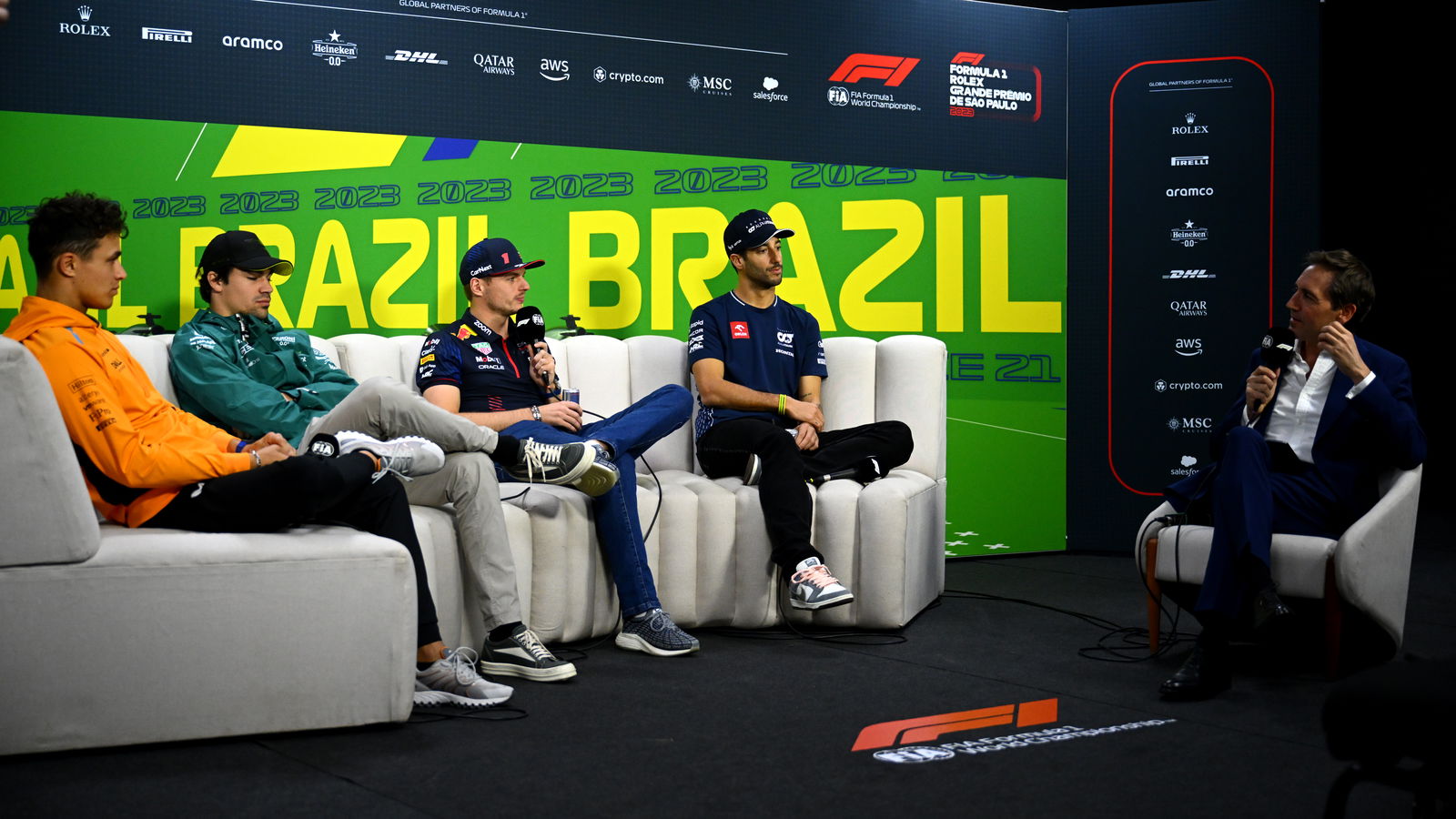 Masalah Penerbangan, Magnussen Lewatkan Hari Media GP Brazil