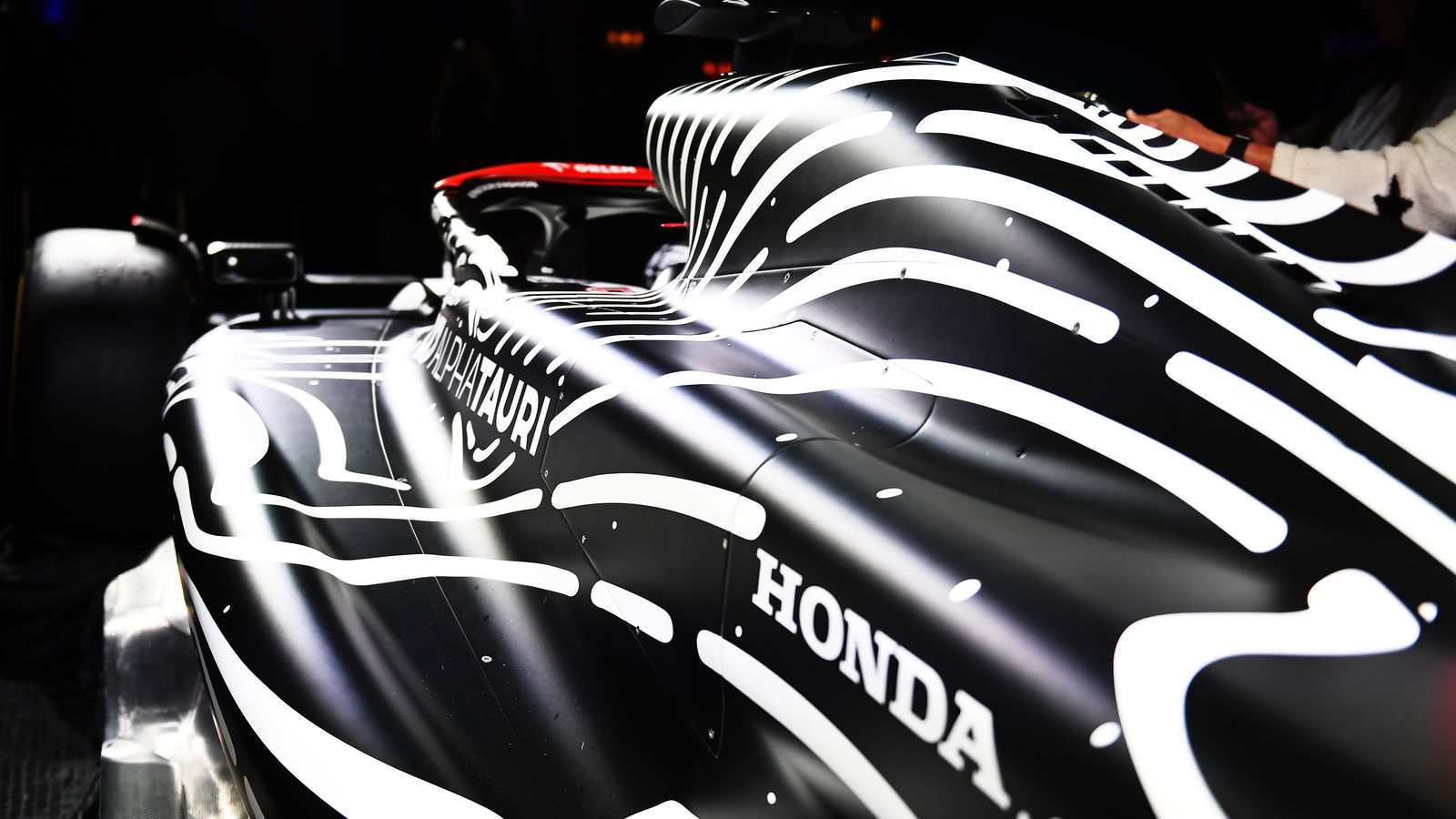 AlphaTauri, Alfa Romeo become latest F1 teams to unveil special Vegas liveries