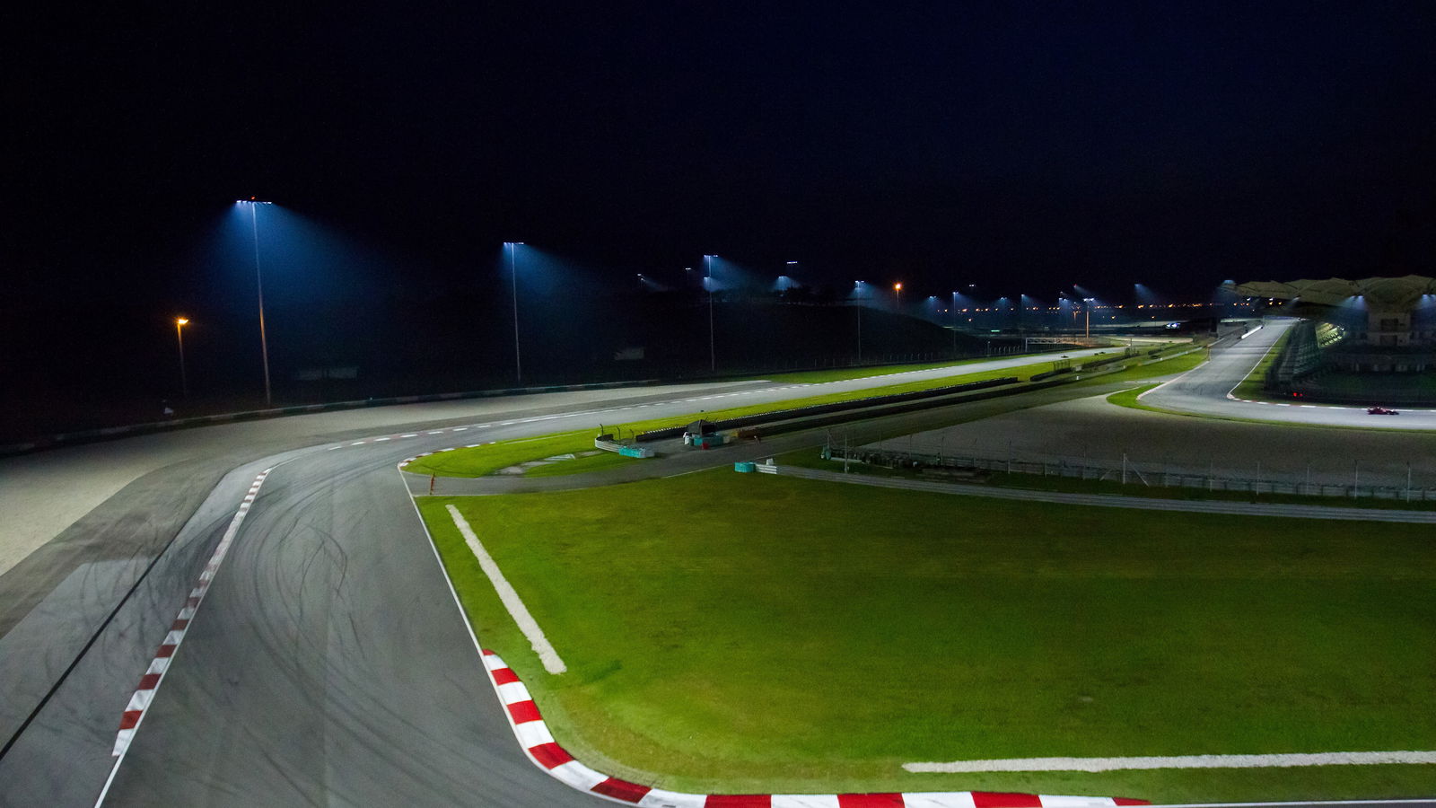 PIC: Lampu Sorot di Sepang…
