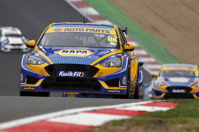 BTCC: Sutton Kalahkan Ingram untuk Kemenangan Perdana 2023