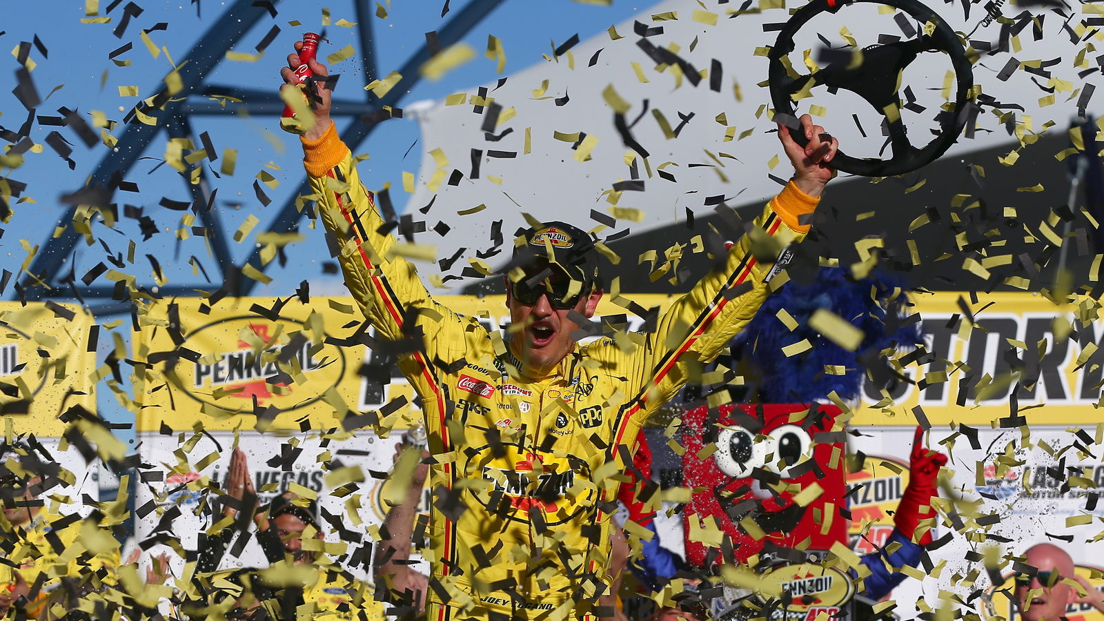 Logano hits the jackpot in Las Vegas