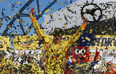 Logano hits the jackpot in Las Vegas