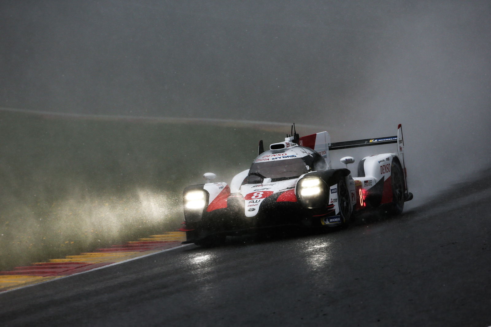 Toyota to stick with team orders for WEC title deciders