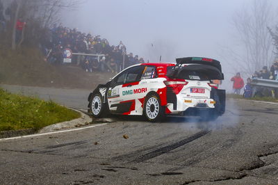 Evans Unggul Tipis dari Ogier pada Hari Pembuka WRC Italia