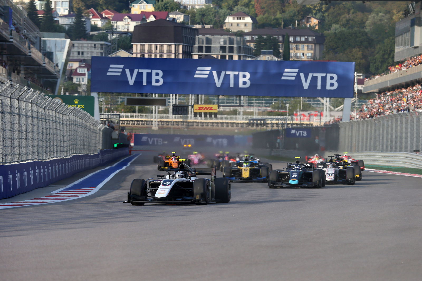 Drugovich menyerbu tiang Formula 2 gadis sensasional di Silverstone