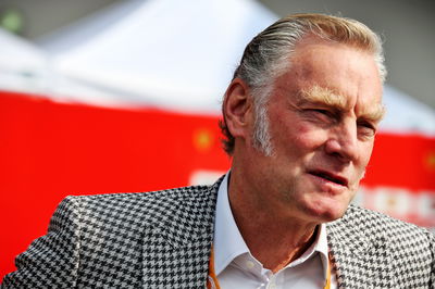 Bratches to step down as F1 commercial chief