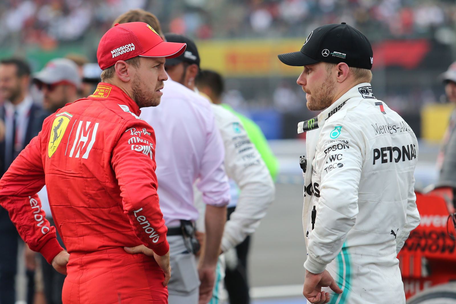Russell menetapkan gelar F1 GP Virtual tidak resmi dengan absennya Leclerc