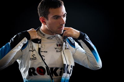 Nicholas Latifi pakai nomor 6