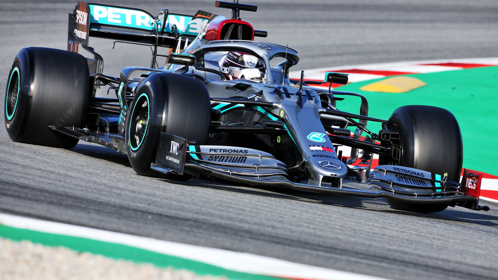Hamilton not against Mercedes returning to silver F1 livery