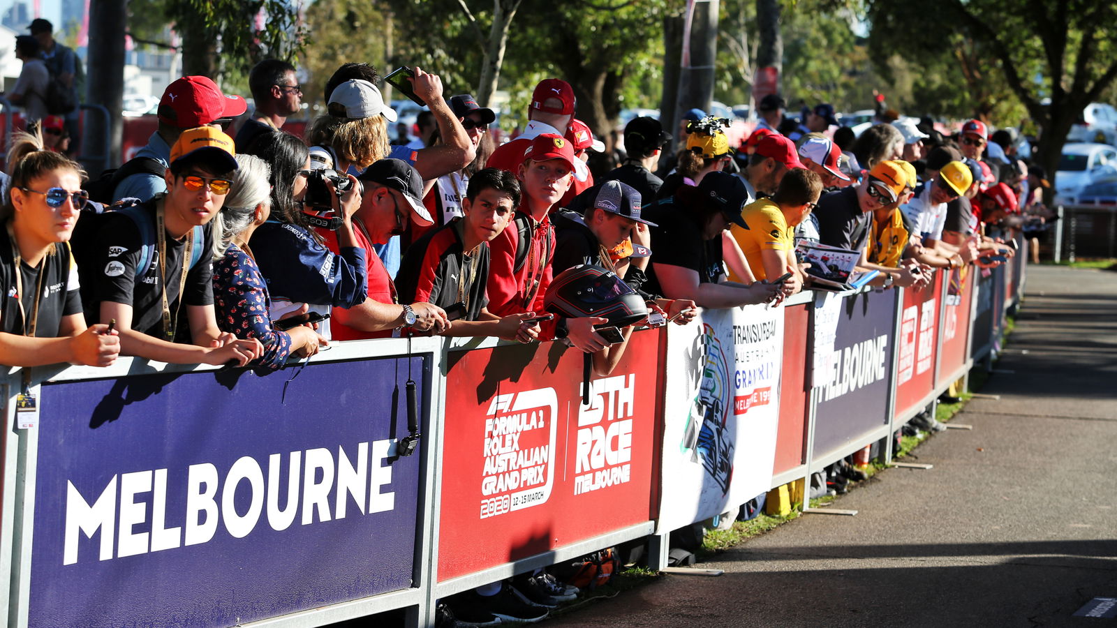 Fans dilarang dari GP Australia sebelum F1 dibatalkan
