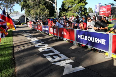 Festival penggemar rak F1 di Johannesburg karena virus korona