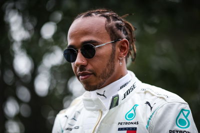 Pembalap F1 membungkam setelah kritik Hamilton