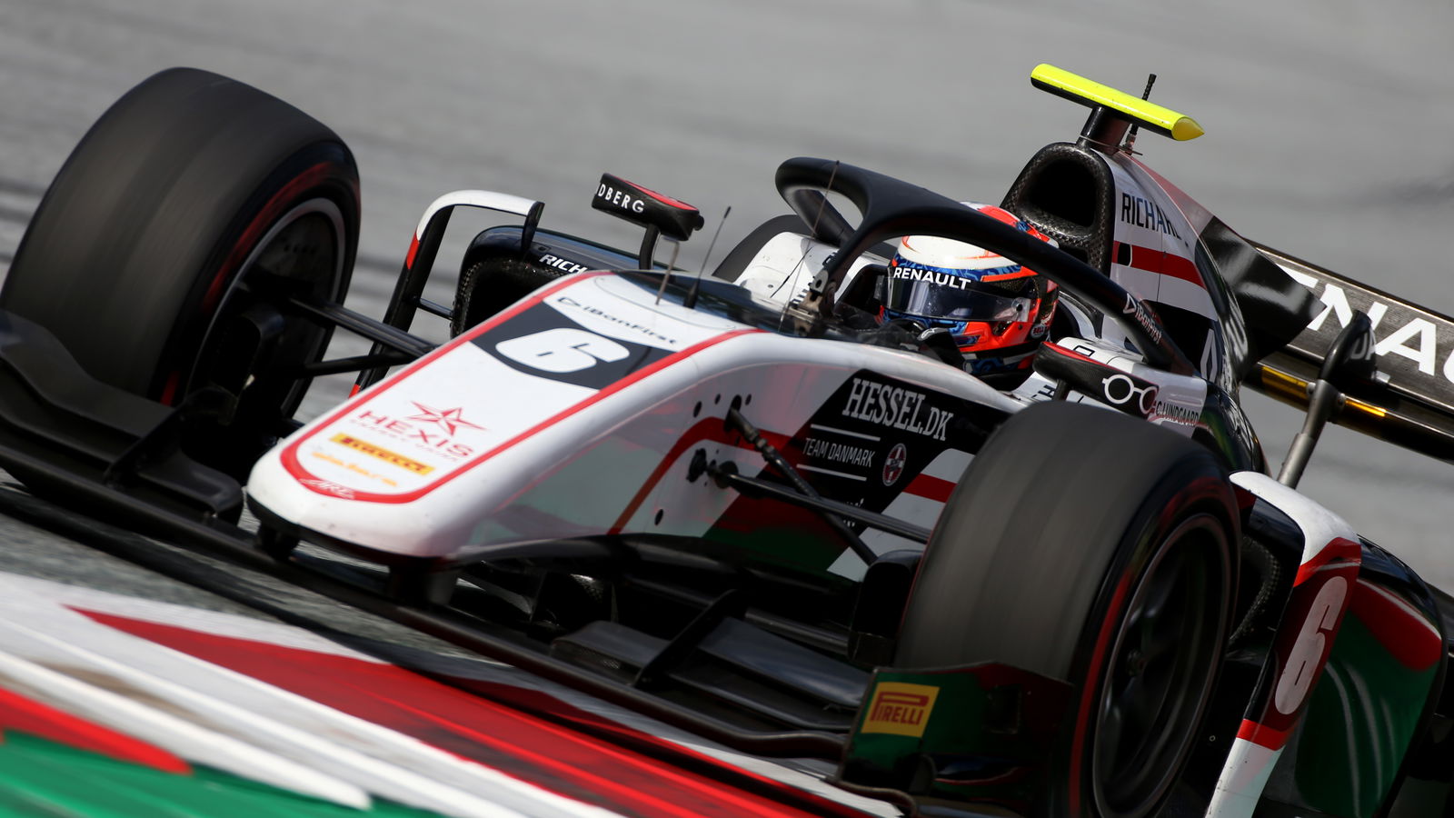 Lundgaard dominates to claim F2 sprint race spoils