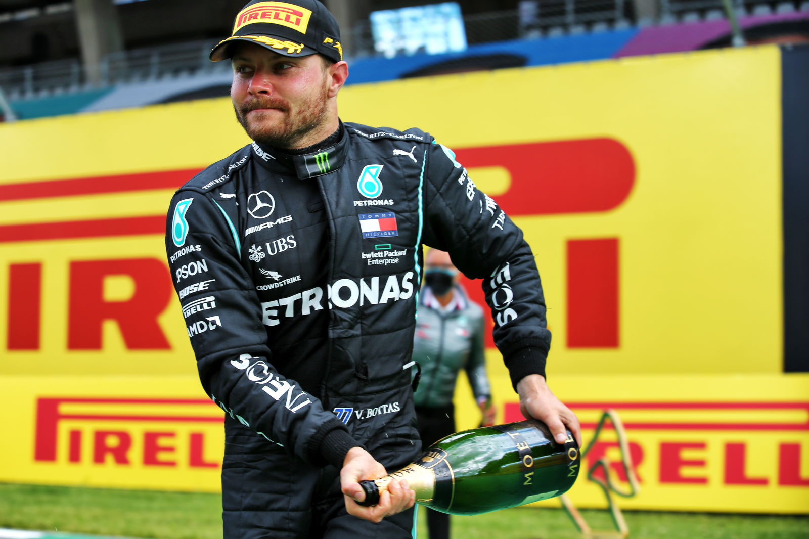 Leclerc minta maaf atas bentrokan Vettel karena Ferrari menggandakan F1 DNF pada lap kedua