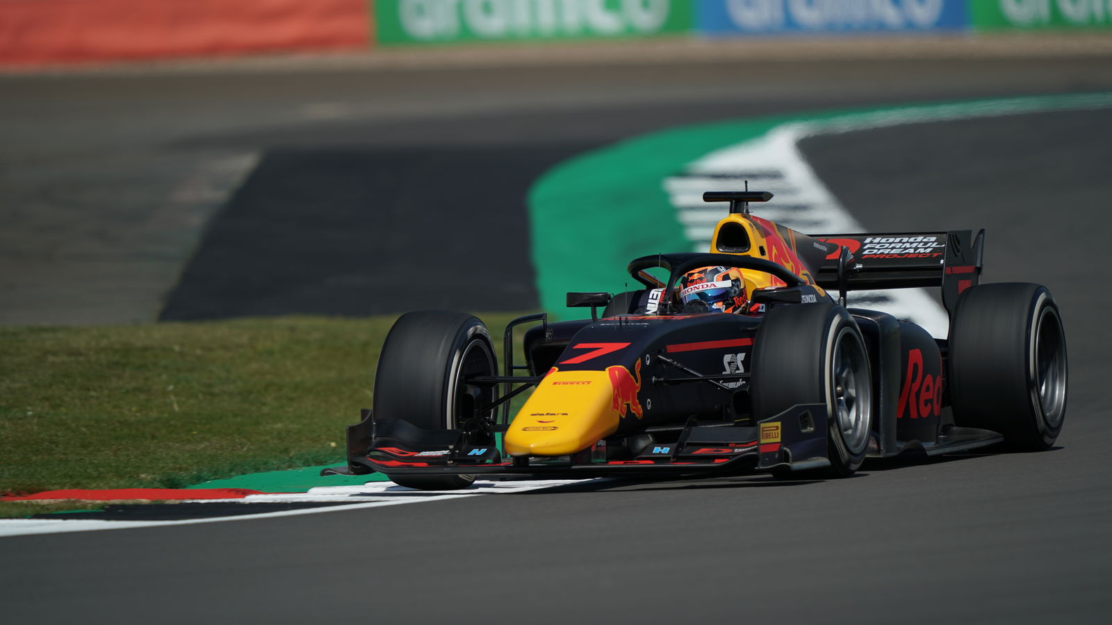Tsunoda meraih kemenangan pertama F2 setelah tabrakan Prema di Silverstone