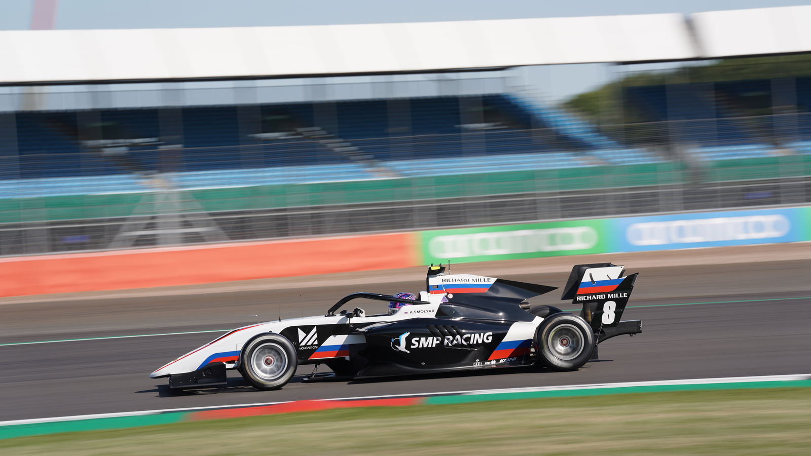 Smolyar holds off Beckmann for first F3 win at Silverstone