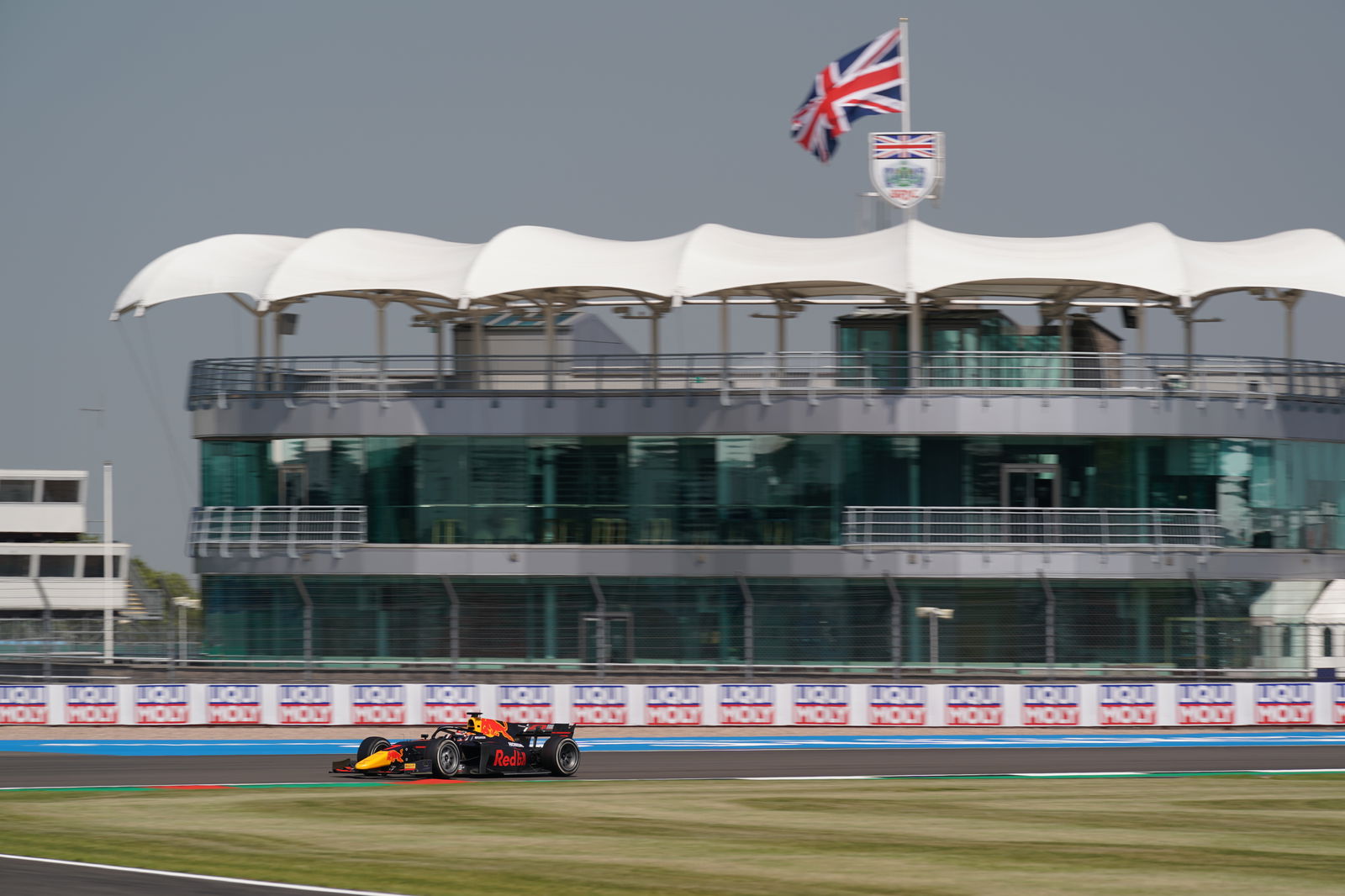 FIA F2 Silverstone - Menampilkan Hasil Race