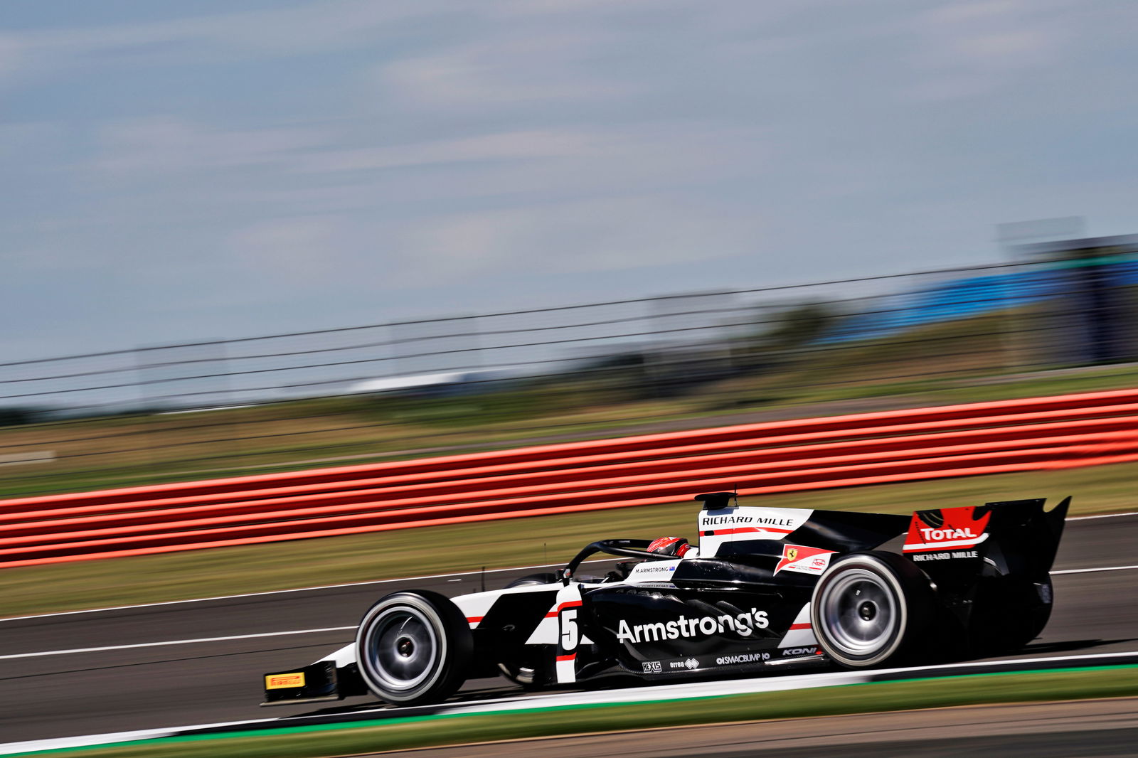 Ilott mengklaim posisi terdepan di Silverstone di Formula 2