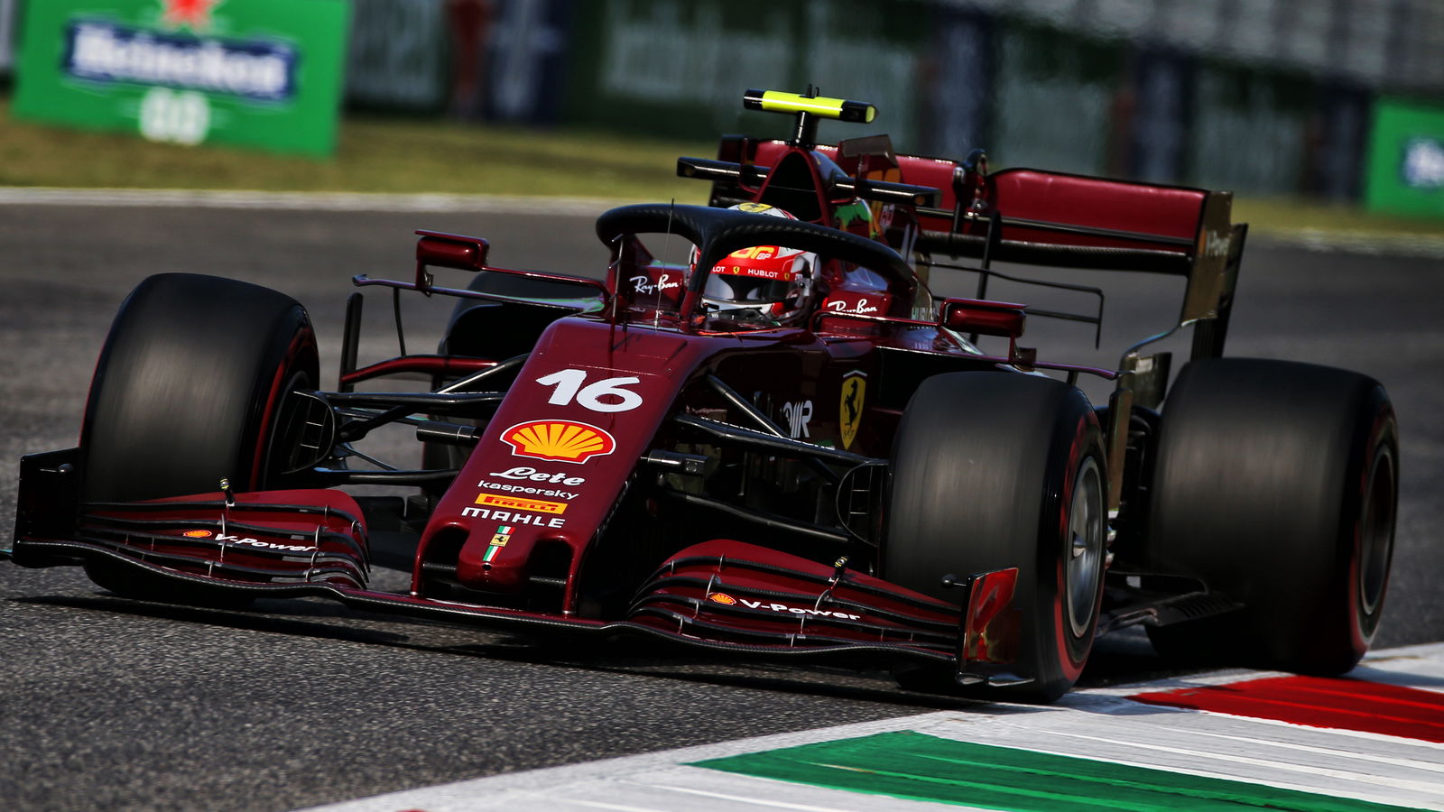 Berita F1: Ferrari Pakai Livery Two-Tone? GP Inggris Dipenuhi Penonton