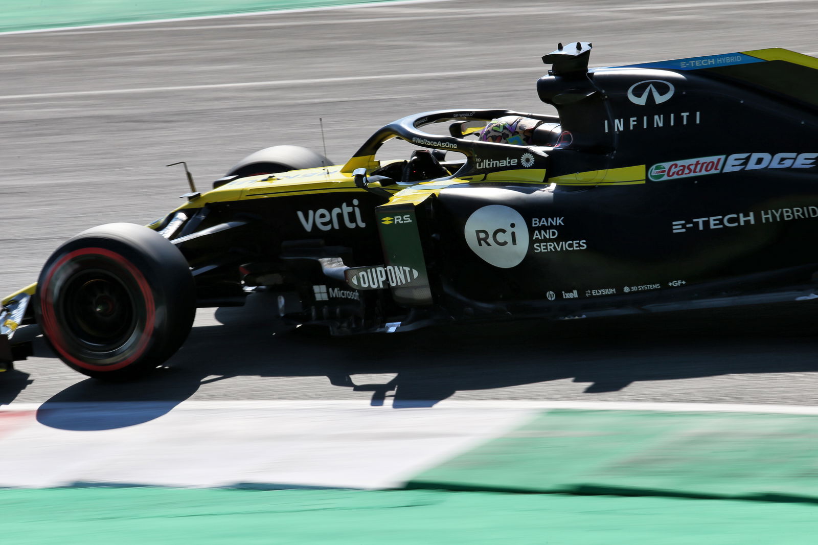 Hamilton beats Bottas to F1 Tuscan GP pole 