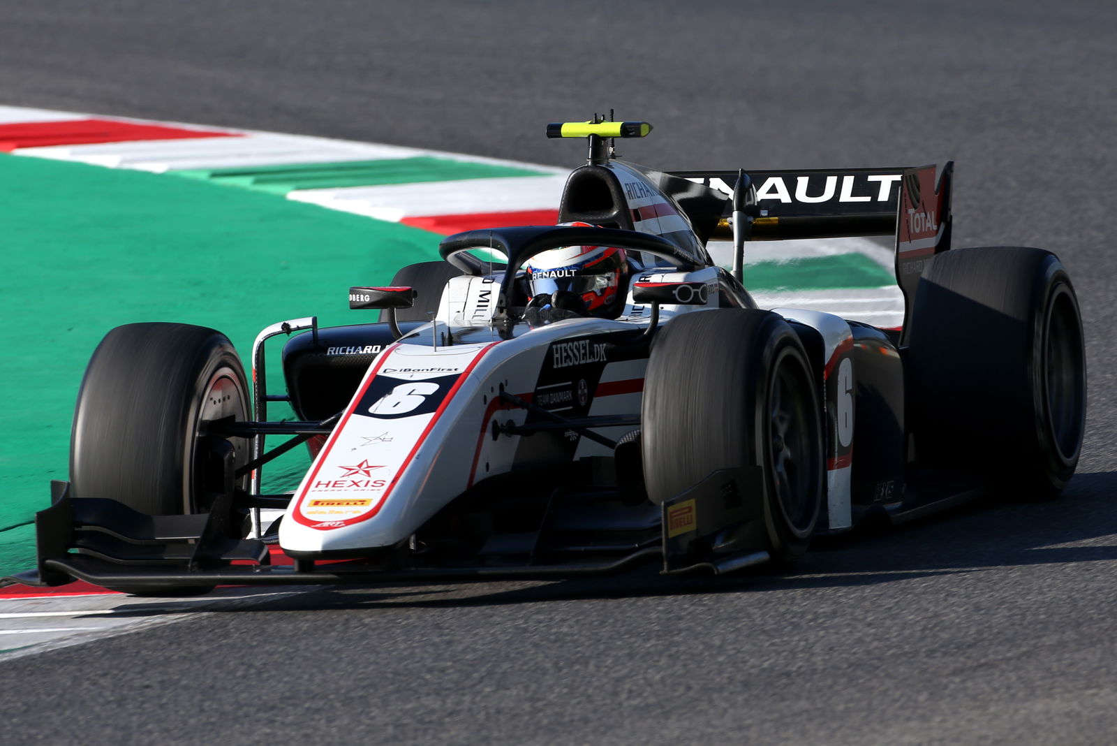 Hughes to make F2 debut in Sochi as Alesi replaces Matsushita