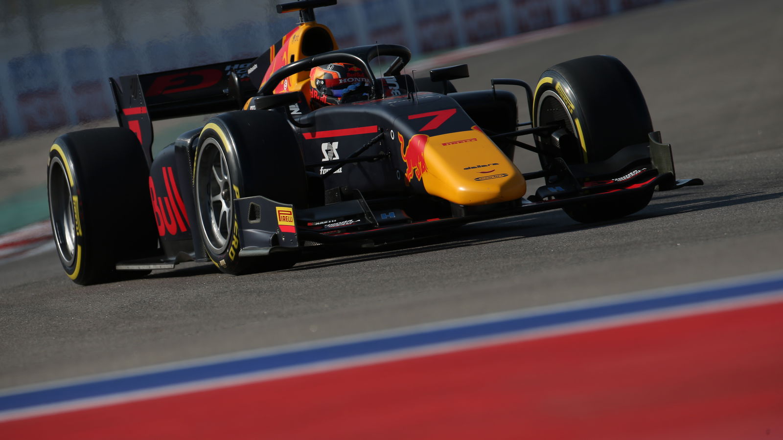 Yuki Tsunoda mengklaim tiang F2 dalam kualifikasi yang diperebutkan dengan ketat di Sochi