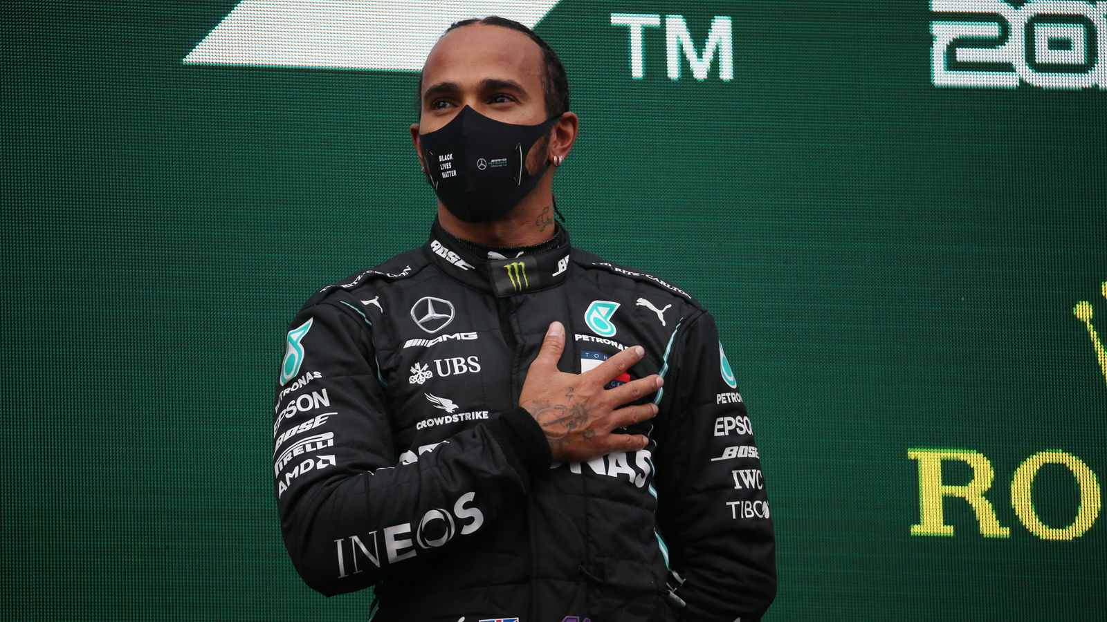 'Saya bukan pahlawan tanpa tanda jasa' - juara F1 Hamilton tentang prospek ksatria