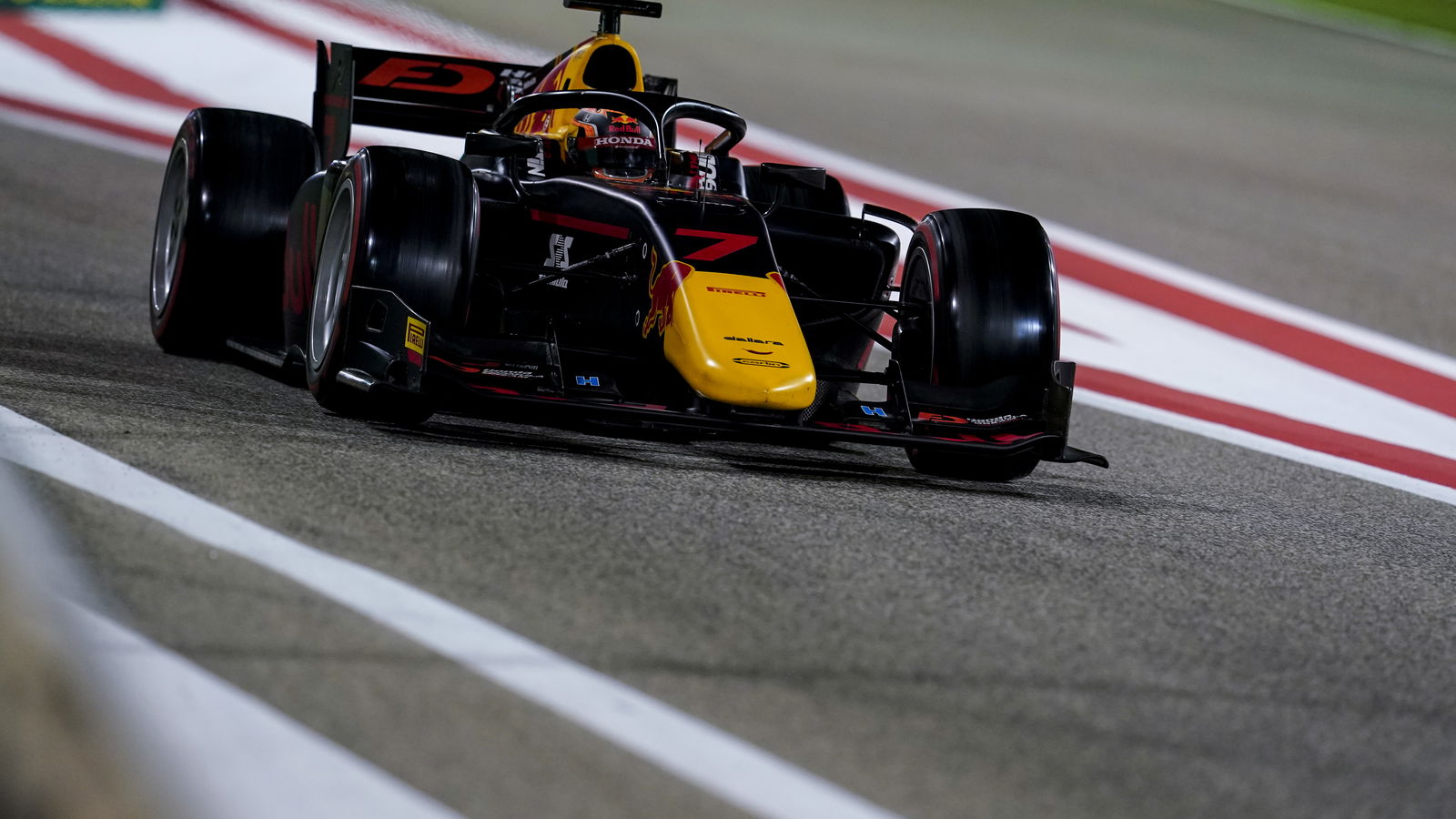 Badai Tsunoda untuk kemenangan balapan fitur Sakhir F2, Schumacher di titik puncak gelar