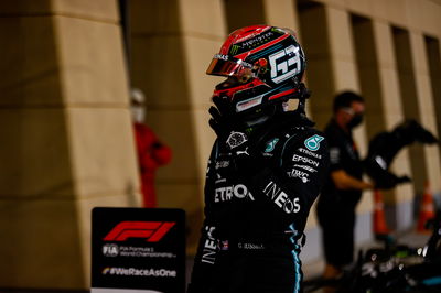 Bottas memasukkan pemain pengganti Mercedes Russell ke tiang F1 Sakhir GP