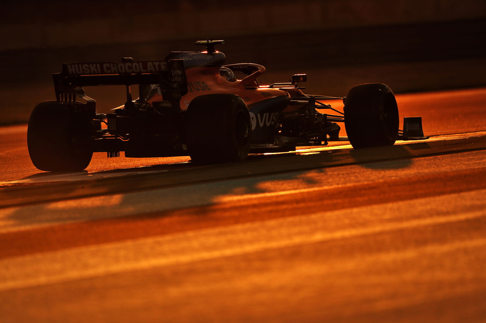 Bottas memimpin Hamilton di F1 GP FP2 Abu Dhabi, mobil Raikkonen terbakar