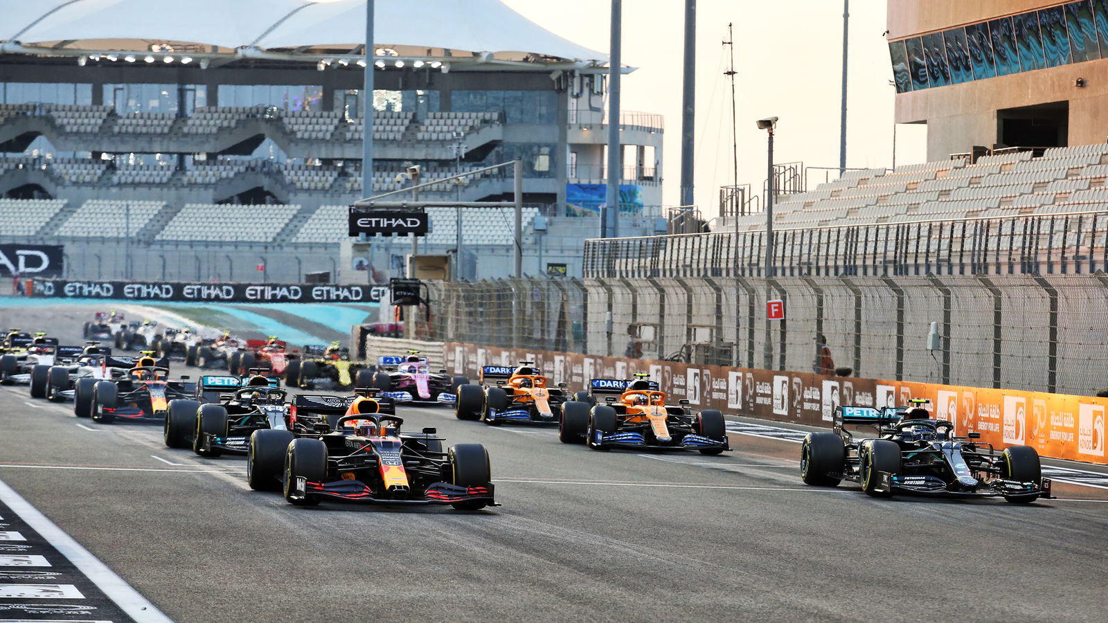 Abu Dhabi signs extension to remain on F1 calendar until 2030