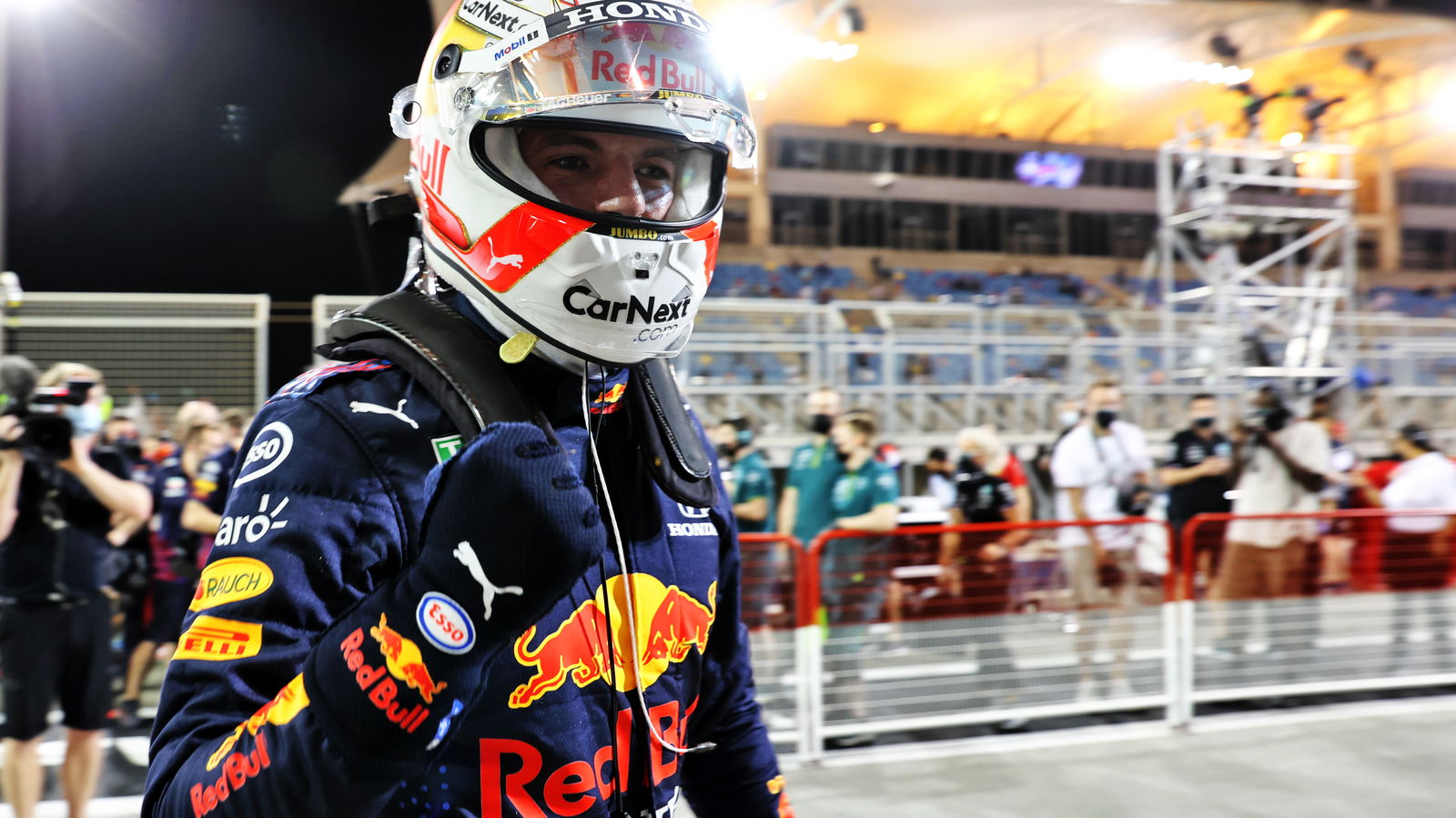 F1 GP Bahrain: Asapi duo Mercedes, Verstappen Pole di Sakhir
