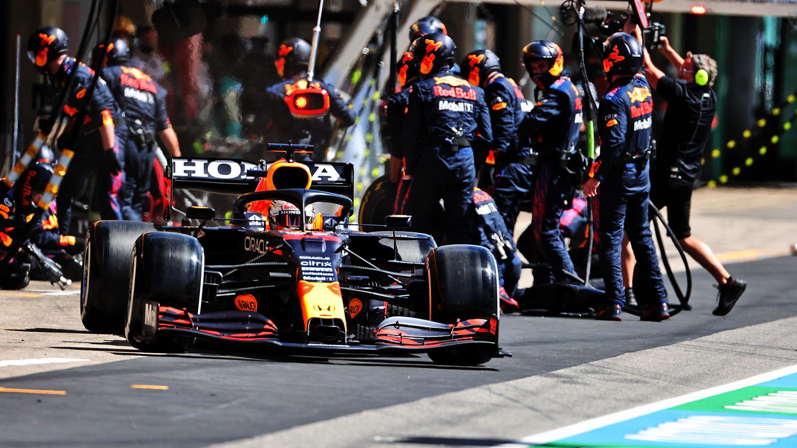 F1 pitstop rule change “obviously” to slow Red Bull down - Horner
