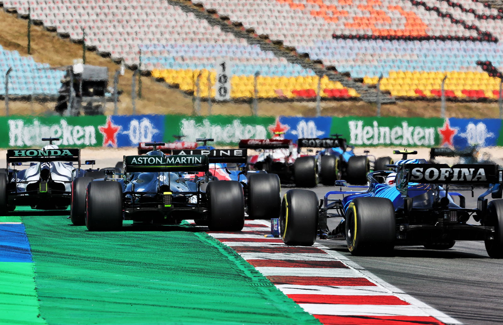 Lewis Hamilton Belajar Lebih Banyak Soal Verstappen di GP Spanyol