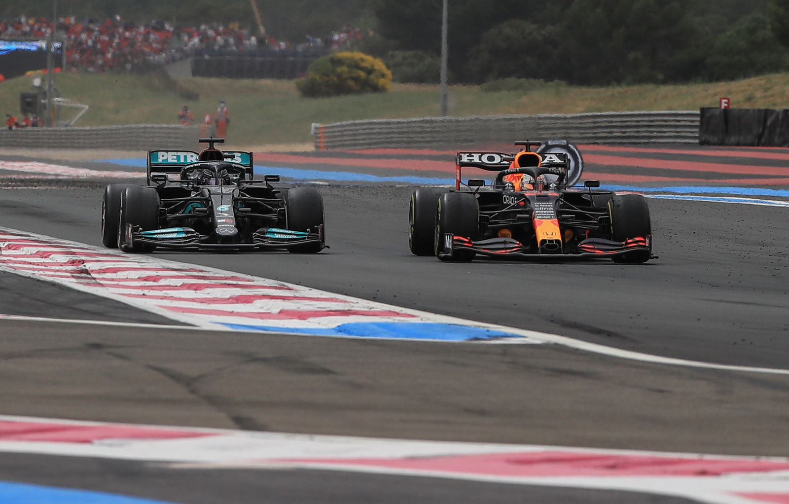 Terapkan Strategi Satu Stop, Lewis Hamilton Tak Punya Pilihan Lain